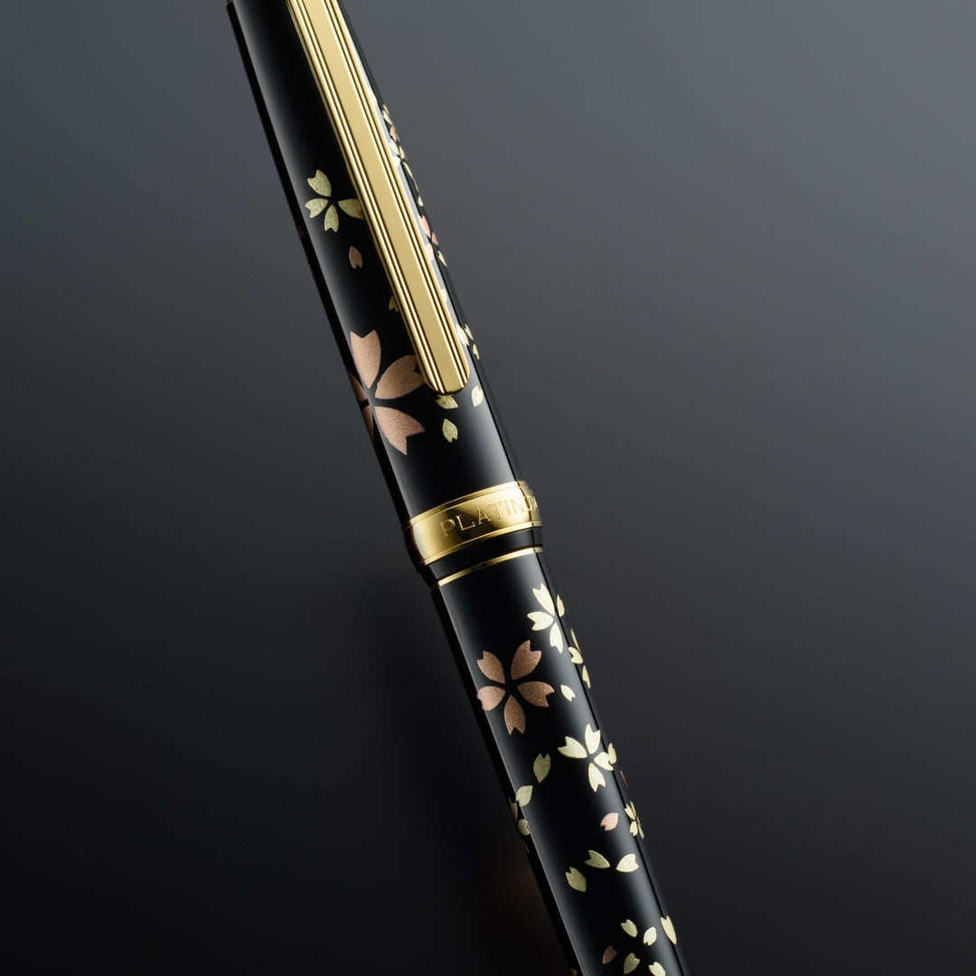 PLATINUM –  Fountain Pen – Kanazawa Kanazawa Gold Leaf Maki-E Collection - Sakura Fubuki (Cherry Blossoms)