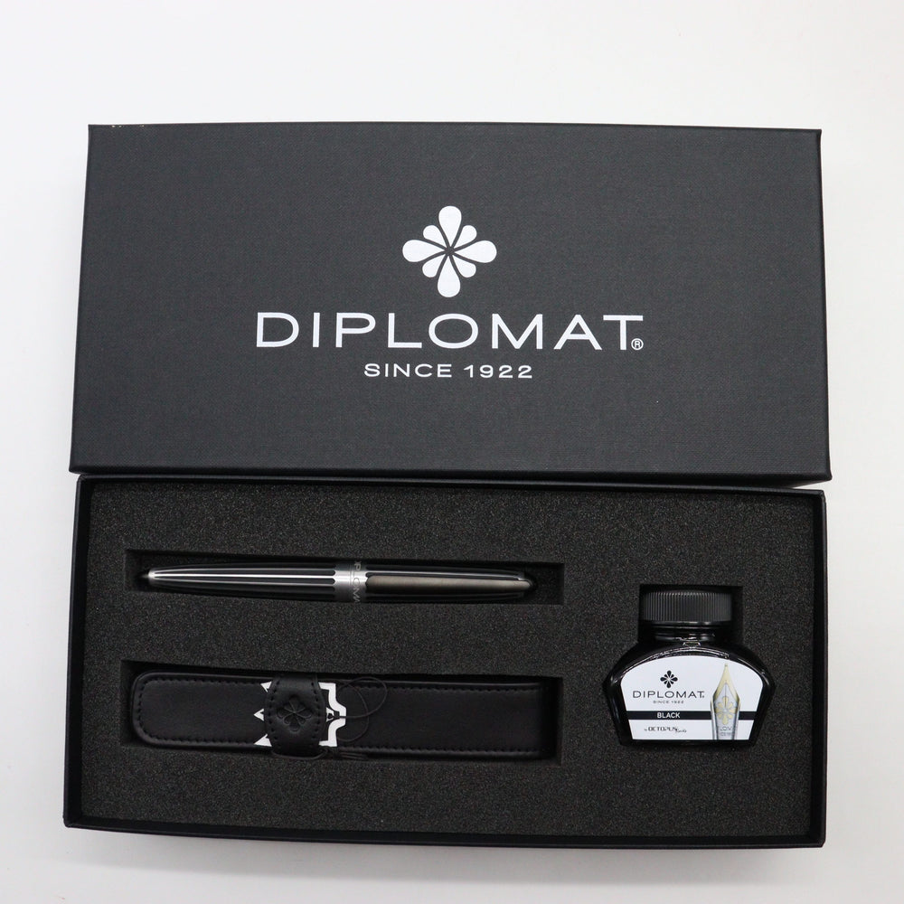 Diplomat aero fountain pen gift set stripe black