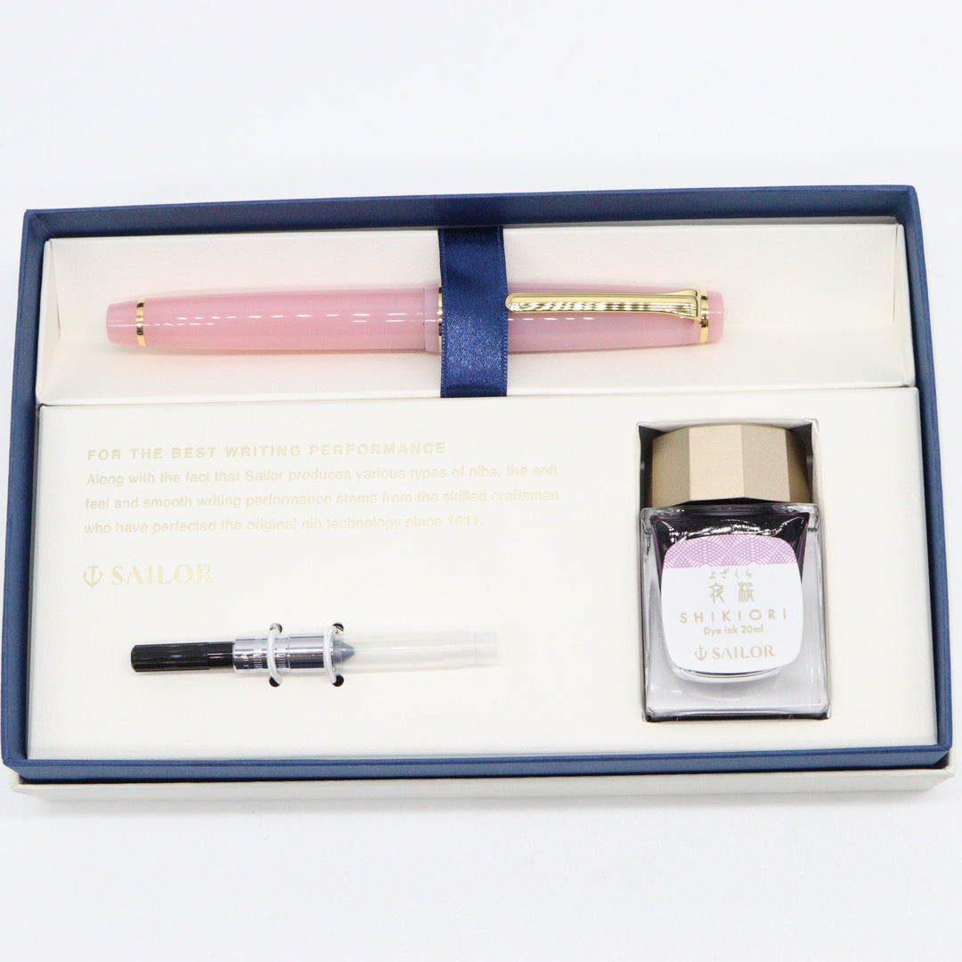 MOMO fountain pen in soft pink and 14 k gold nib Professional Gear Slim “Seasonal Festivals”