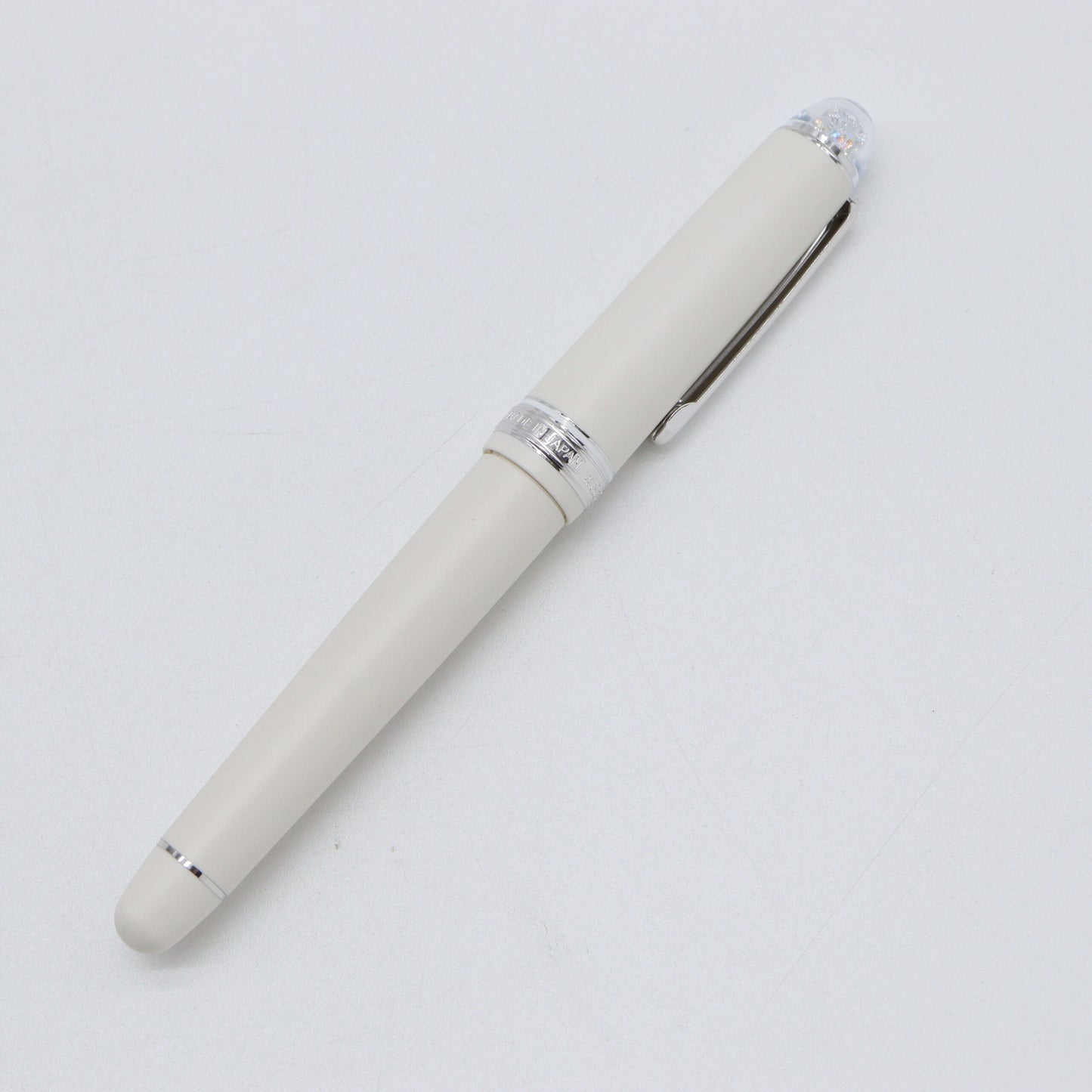 PLATINUM - #3776 Century Fountain Pen - Limited Edition - Shape of Heart "Ivoire"