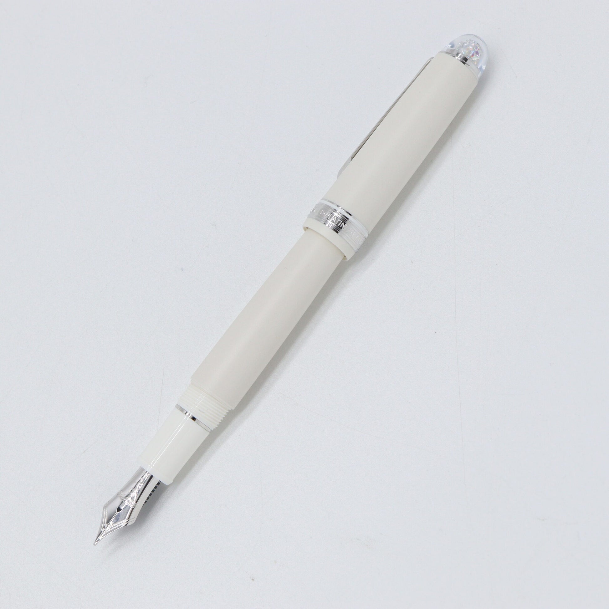 PLATINUM - #3776 Century Fountain Pen - Limited Edition - Shape of Heart "Ivoire"