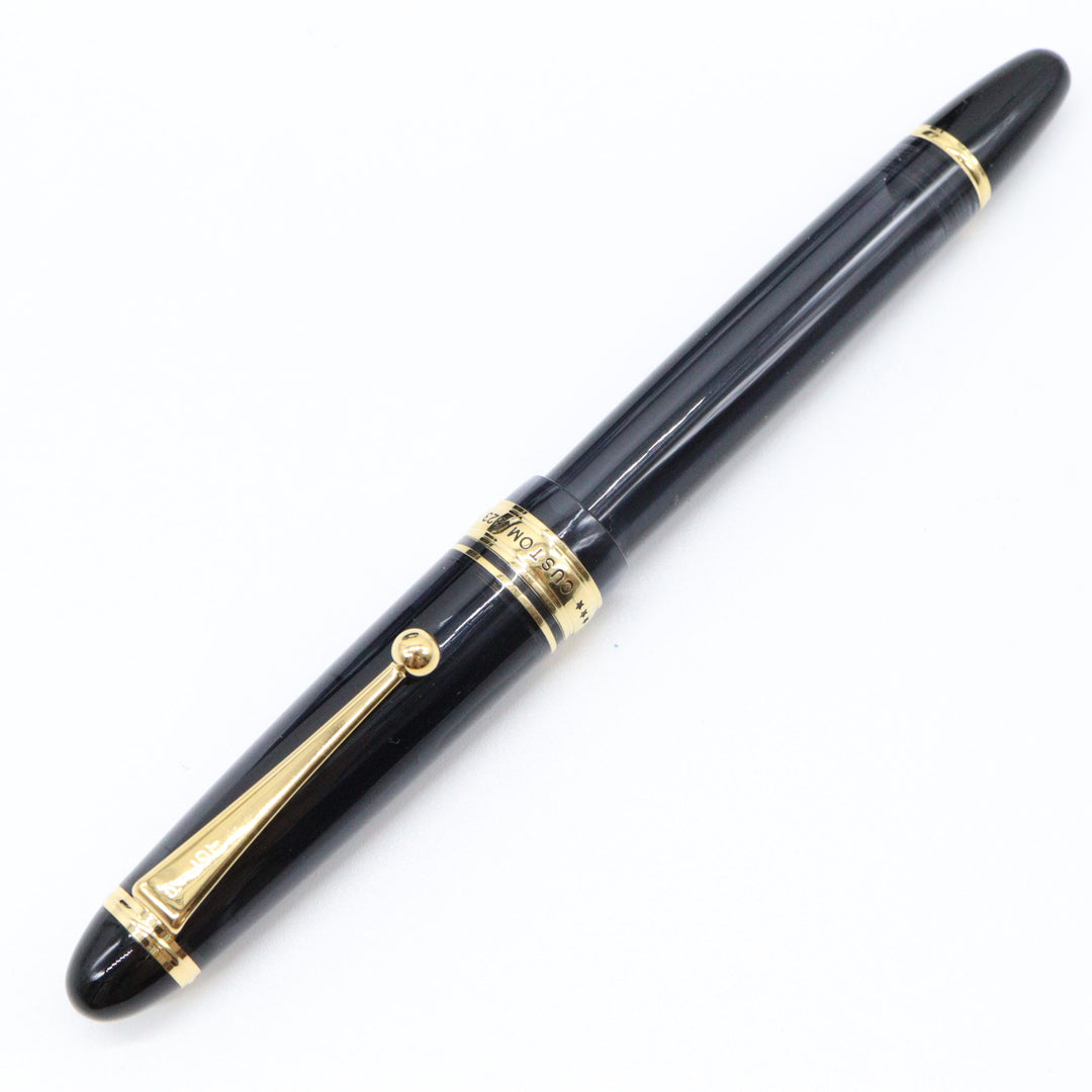 PILOT - Custom 823 Fountain Pen "Black" with Gold Accents - Buchan's Kerrisdale Stationery
