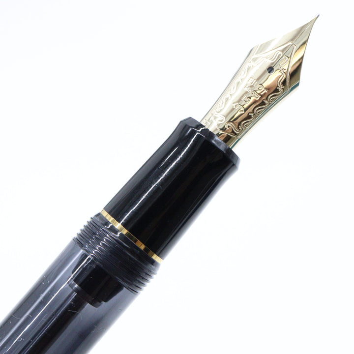 PILOT - Custom 823 Fountain Pen "Black" with Gold Accents - Buchan's Kerrisdale Stationery