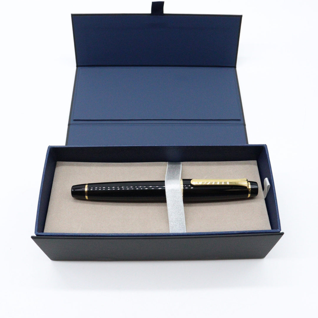 SAILOR PEN - 21K Gold - Pro Gear King of Pen Fountain Pen - Black and Gold - Buchan's Kerrisdale Stationery