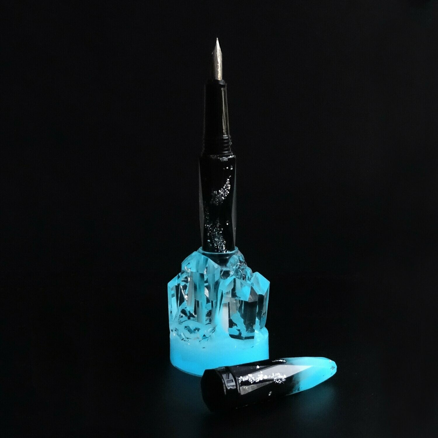 BENU - Glow In The Dark Luminous Single Pen Holder - Buchan's Kerrisdale Stationery